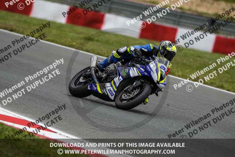 cadwell no limits trackday;cadwell park;cadwell park photographs;cadwell trackday photographs;enduro digital images;event digital images;eventdigitalimages;navarra;no limits trackdays;peter wileman photography;racing digital images;trackday digital images;trackday photos